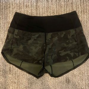 Lululemon Speed up Short High Rise 2.5”  size 6